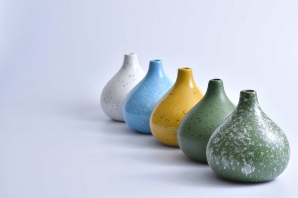 Rice field green speckled round ceramic bud vase